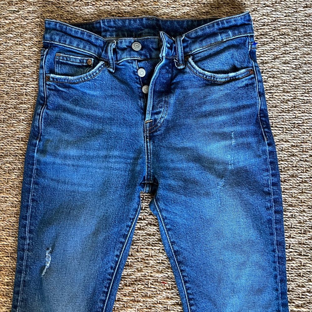 EUC H&M &Denim Button-fly Mom Jeans 29 - sold out